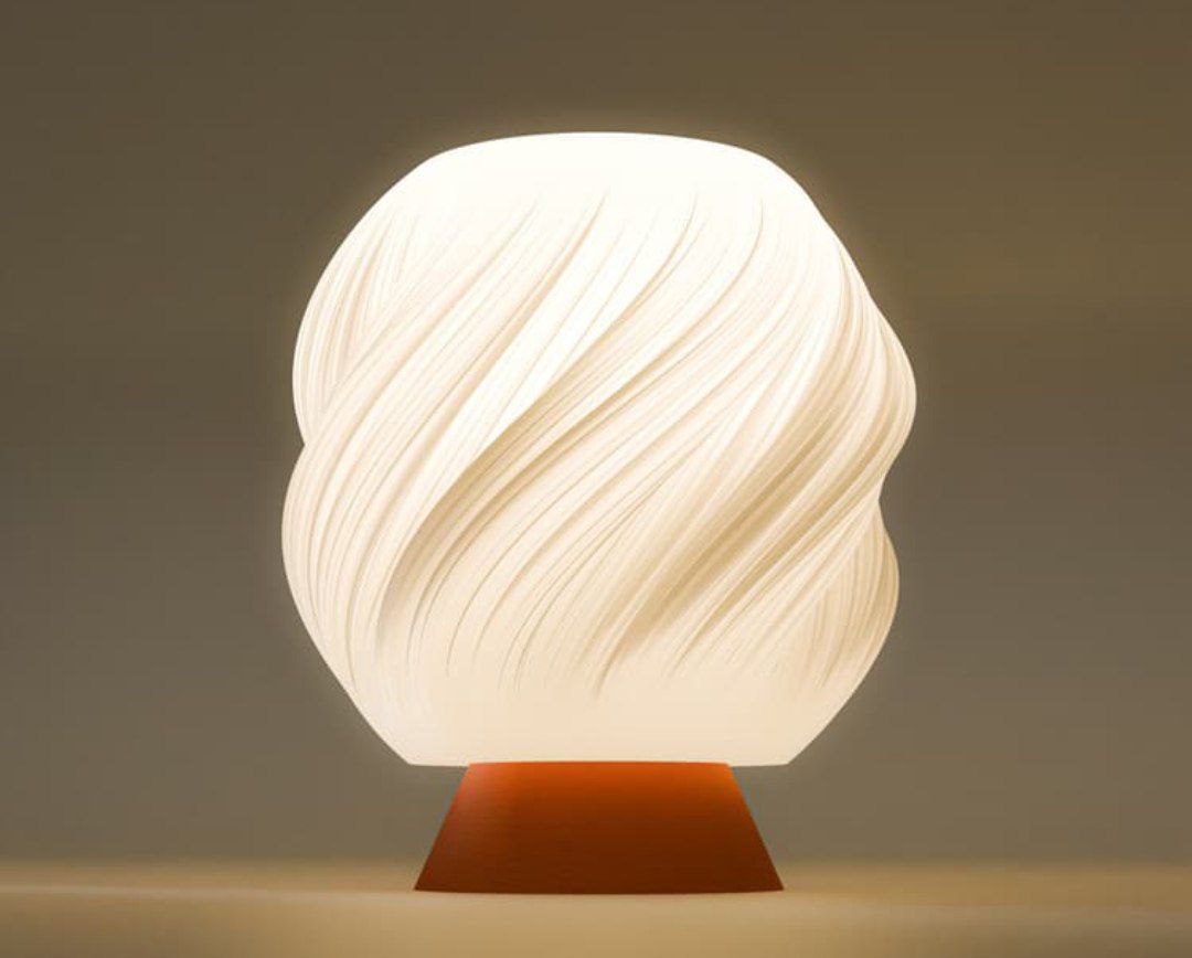 Luminária decorativa impressa em 3D com design orgânico e iluminação suave