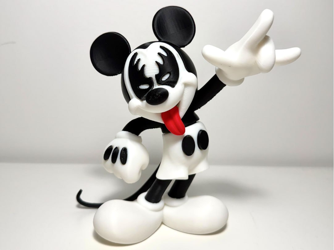 Figure geek impressa em 3D do Mickey estilizado em versão rock