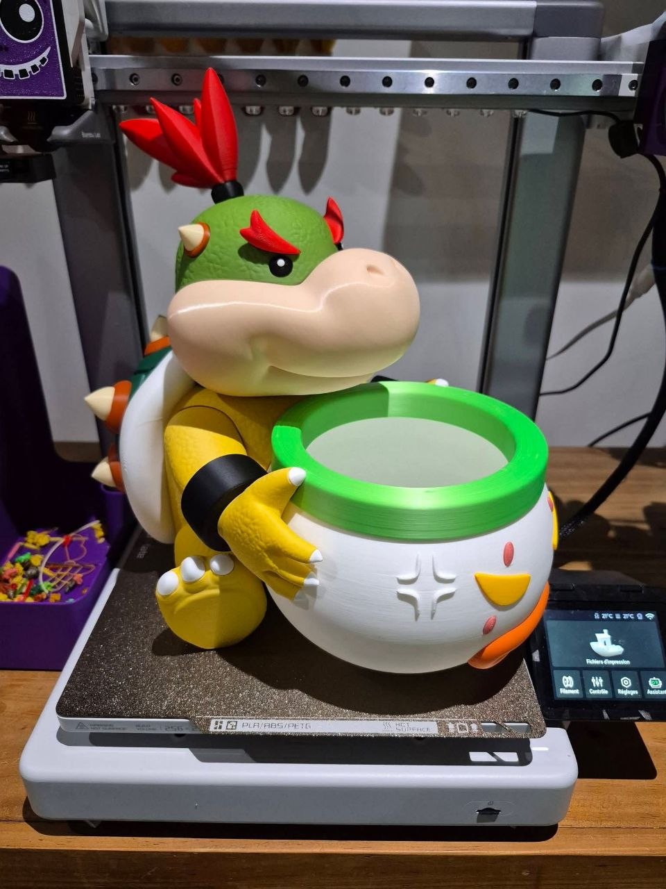 Porta pipoca do Bowser Jr impresso em 3D com recipiente frontal