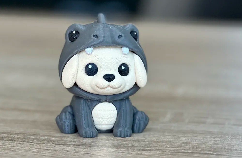 Cachorro com Fantasia de Dinossauro STL Gratis no MakerWorld: para Imprimir STL — vista adicional para impressão 3D