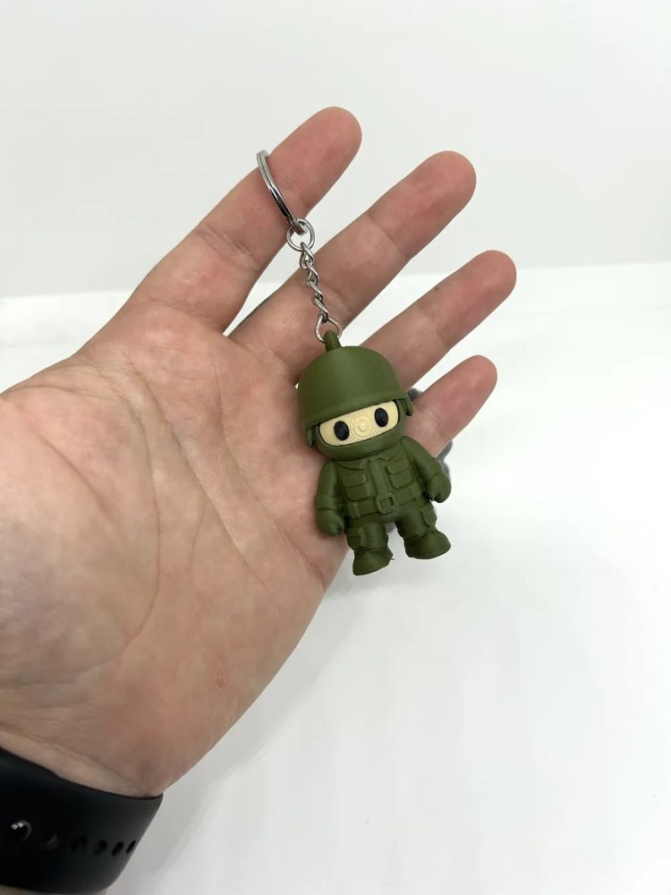 Mini Soldado Chaveiro STL Gratis no MakerWorld: Chaveiro 3D para Imprimir STL — vista adicional para impressão 3D