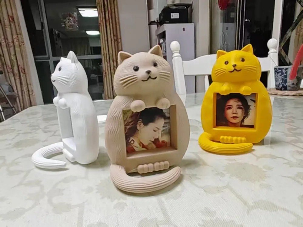 Porta-Retrato de Gato Fofo STL Gratis no MakerWorld: para Imprimir STL — vista adicional para impressão 3D