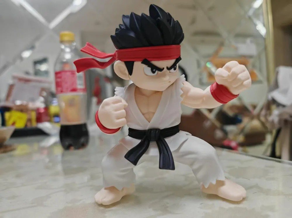 Ryu Chibi Street Fighter STL Gratis no MakerWorld: para Imprimir STL — vista adicional para impressão 3D